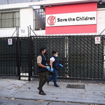 La Fiscalía de Guatemala registra cinco sedes de Save the Children tras una denuncia de tráfico de niños migrantes hacia EEUU