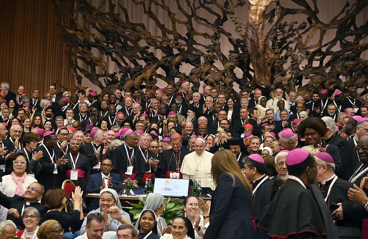 La Iglesia católica deja "abierta" la cuestión de la ordenación de las mujeres