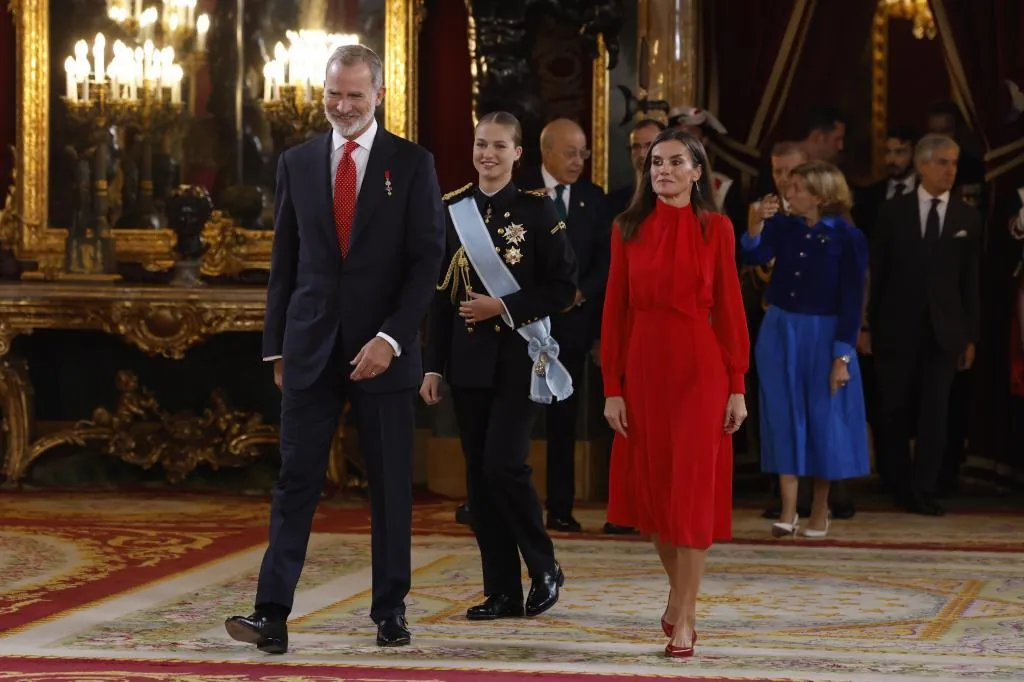 La Princesa Leonor, la única limpia de todo polvo y paja en el peor 12-O (aunque abuse del uniforme militar)