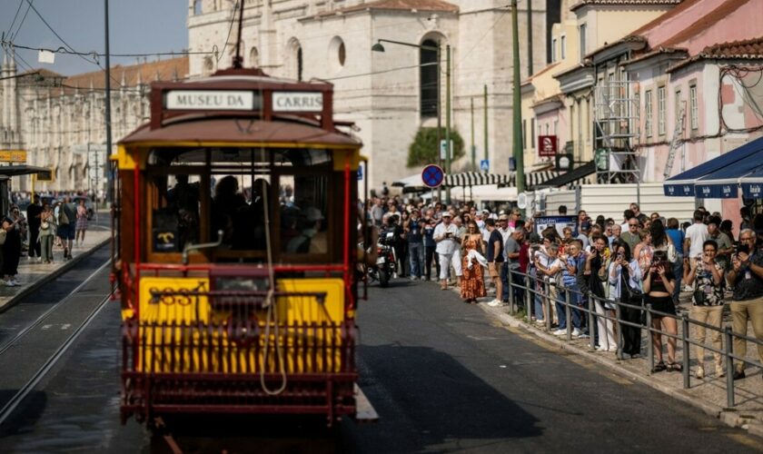 La colère des habitants de Lisbonne: "Le tramway ? C'est plus pour nous. C'est réservé aux touristes !"