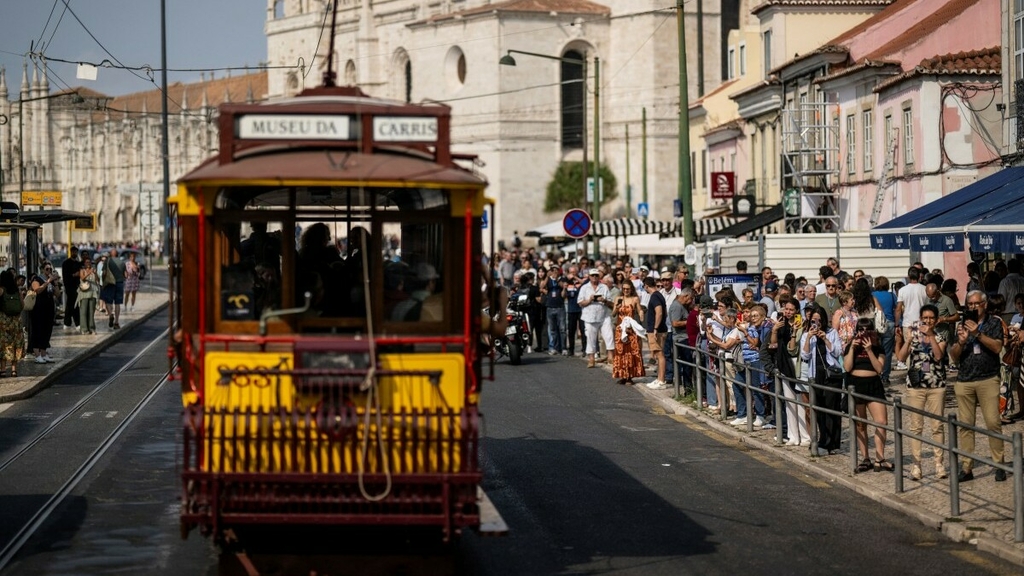 La colère des habitants de Lisbonne: "Le tramway ? C'est plus pour nous. C'est réservé aux touristes !"