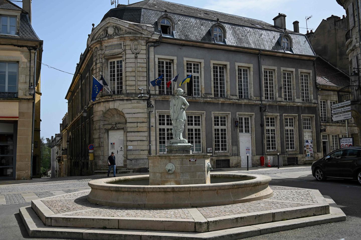 La maire d’Avallon, mise en examen dans une affaire de drogue, reprend ses fonctions