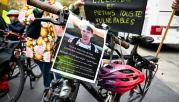 "La route est à tout le monde": En France, des cyclistes ont en marre des "violences motorisées"