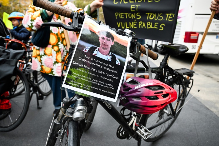 "La route est à tout le monde": En France, des cyclistes ont en marre des "violences motorisées"