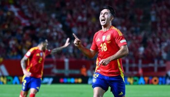 La selección española triunfa sin luces ante Dinamarca