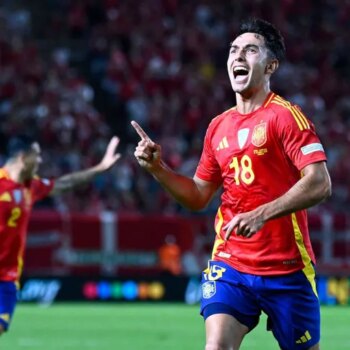 La selección española triunfa sin luces ante Dinamarca