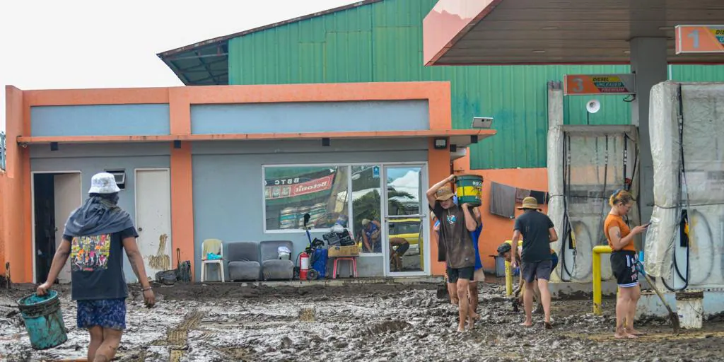 La violenta tormenta Kristine deja al menos 90 muertos en Filipinas, pero las autoridades temen muchos más