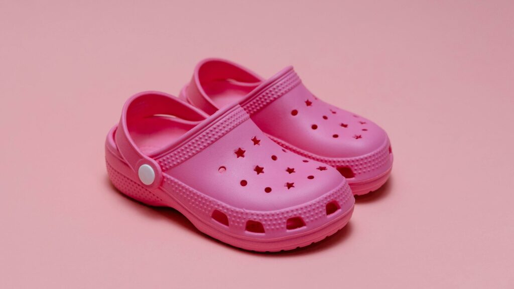 L'abus de Crocs est dangereux pour la santé de vos enfants, à porter avec modération