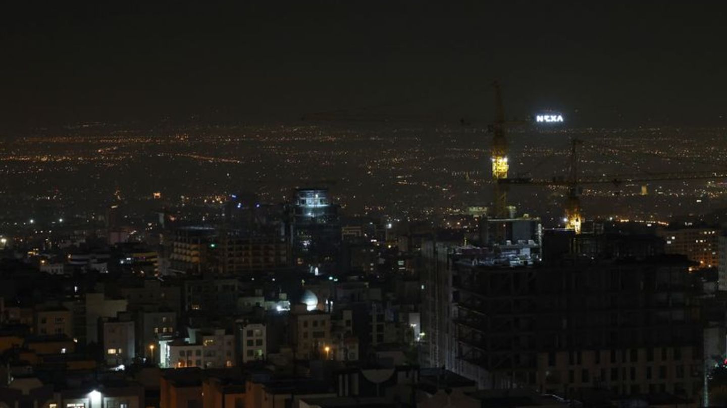 Im Zentrum der iranischen Hauptstadt waren Explosionen zu hören. Foto: Vahid Salemi/AP