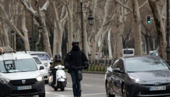 Las empresas de patinetes se niegan a dejar Madrid el ayuntamiento multa y retira 91 vehículos