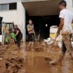 Le mauvais temps n'était "pas terminé": La recherche de survivants se poursuit après les inondations en Espagne