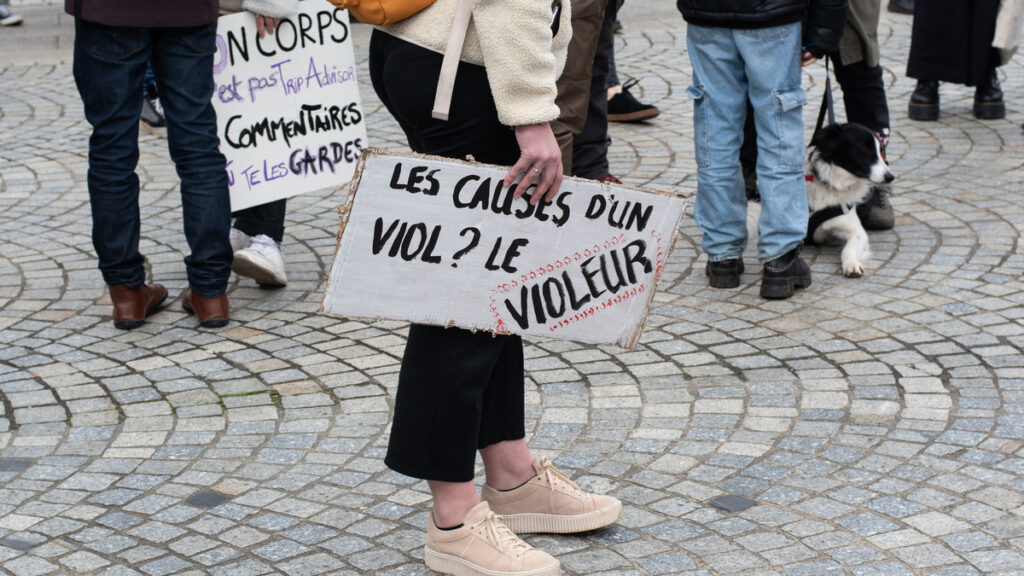 L'écriture face à la réalité: faut-il décrire les violences sexuelles de manière crue?