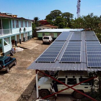 L’énergie photovoltaïque, solution potentielle pour 600 millions d’Africains sans électricité