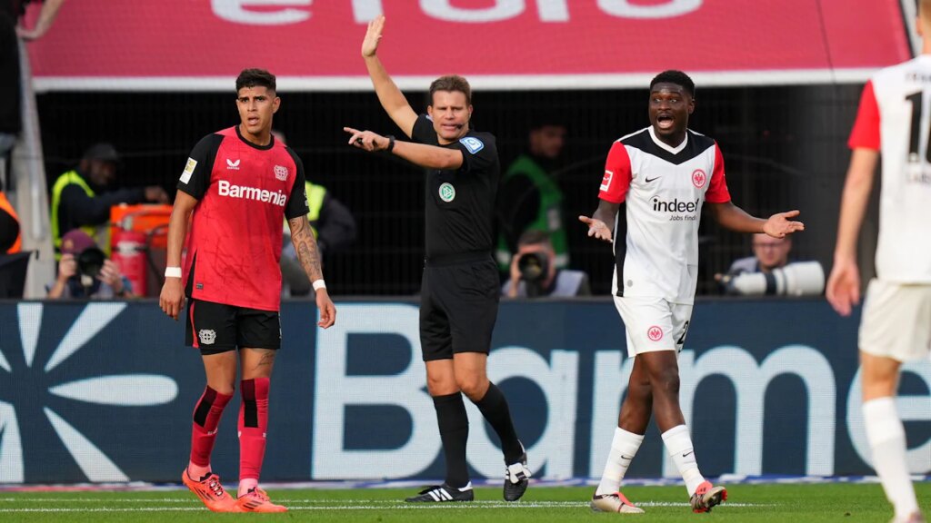 Leverkusens 2:1 gegen die Eintracht: „Sprachlos“: Frankfurt wundert sich über Schiedsrichter Brych