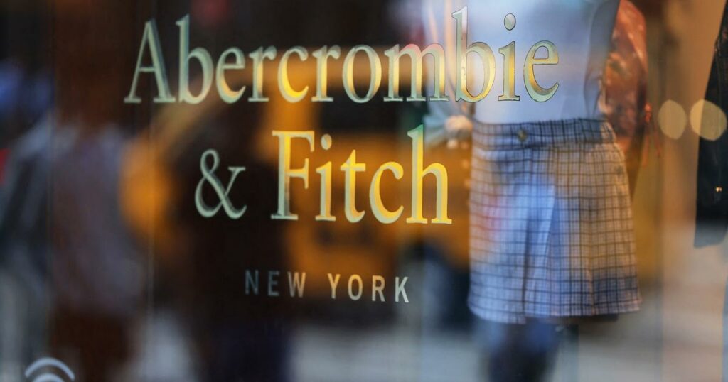 L'ex-PDG d'Abercrombie & Fitch Mike Jeffries inculpé pour trafic sexuel