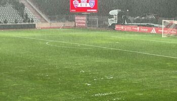 Ligue 2 : tempête, bagarres en tribunes, pelouse inondée... Le derby corse Ajaccio-Bastia interrompu