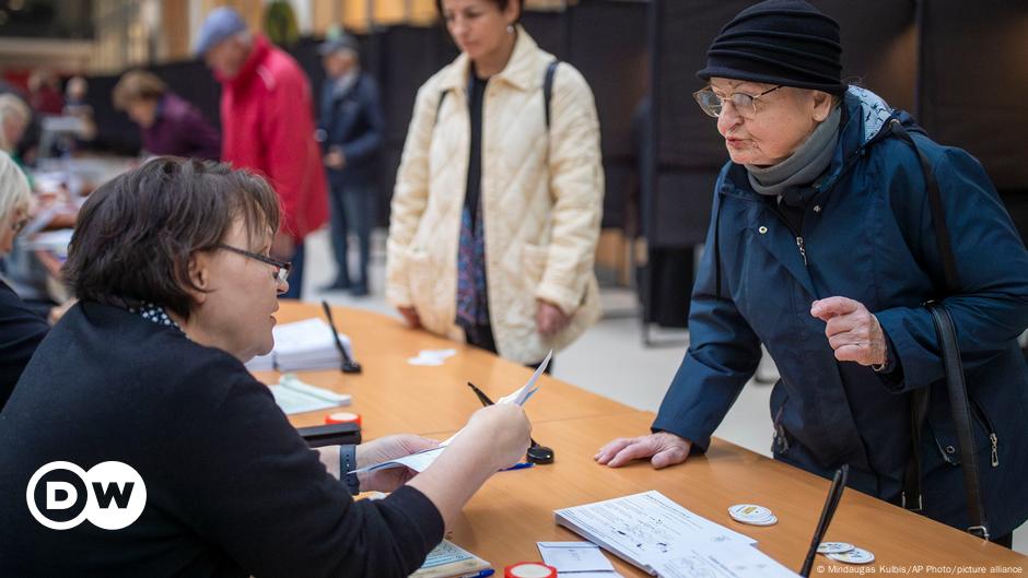 Lithuania election: Social Democrats lead in early results