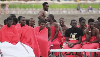 Llega a Gran Canaria el mayor cayuco de la historia de la isla con 231 inmigrantes a bordo