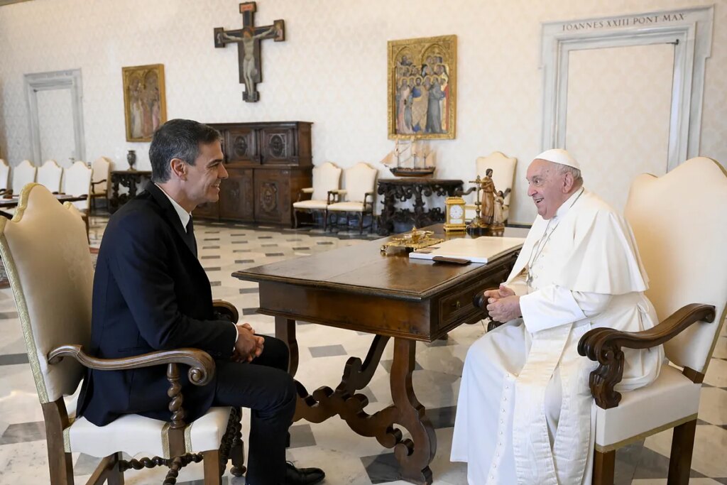 Los 35 minutos de Pedro Sánchez con el Papa Francisco en plena tormenta por el caso Koldo