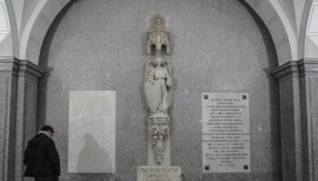 Los «otros» monumentos funerarios de Sevilla