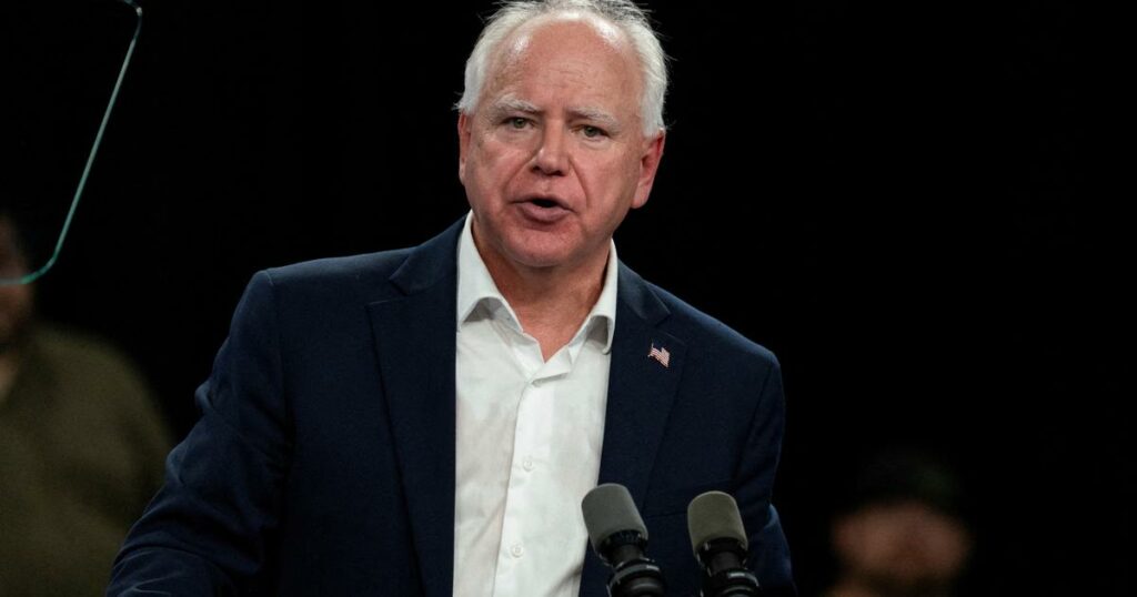 «Ma petite sœur pourrait faire mieux» : Tim Walz, le colistier de Kamala Harris, moqué après avoir peiné à recharger son fusil de chasse