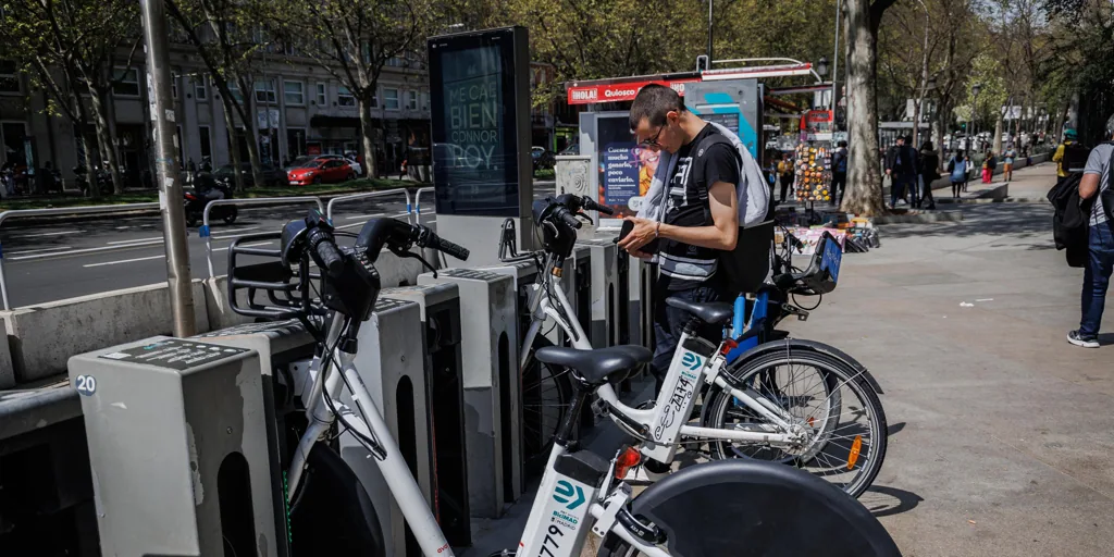 Madrid retira las bicicletas privadas de alquiler de la capital