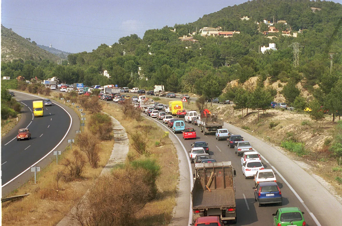 Mallorca planea limitar la entrada de coches a la isla y reducir la flota de vehículos de alquiler para combatir la saturación turística