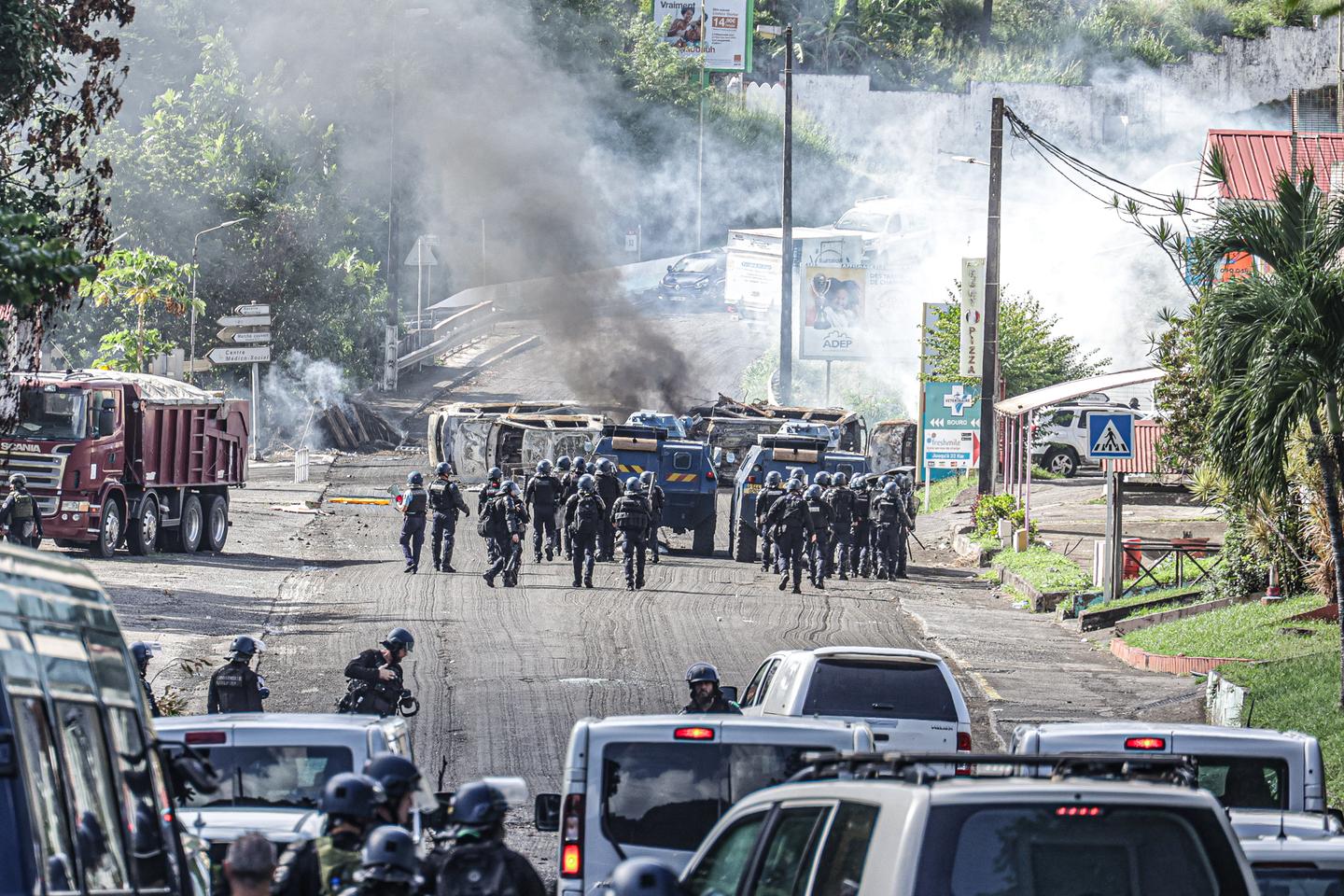 Martinique : les violences se poursuivent malgré la signature d’un protocole de lutte contre la vie chère