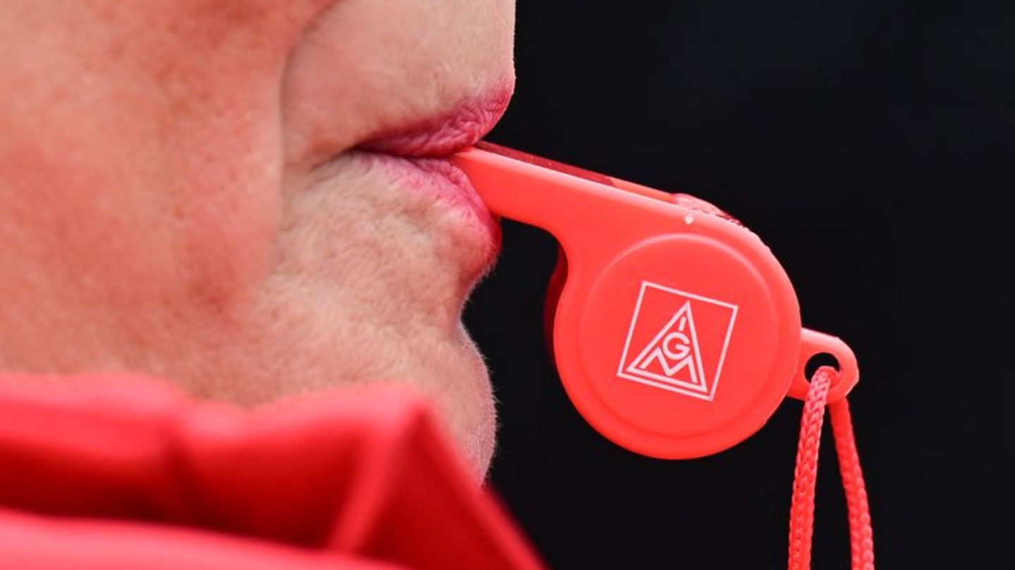 In Niedersachsen streiken zahlreiche Mitarbeiterinnen und Mitarbeiter. (Symbolbild) Foto: Bernd Weißbrod/dpa