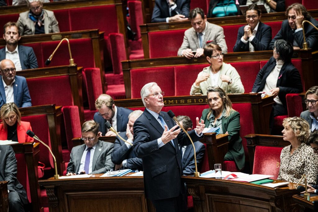 Michel Barnier s’attaque aux congés maladie des fonctionnaires