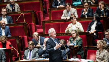 Michel Barnier s’attaque aux congés maladie des fonctionnaires