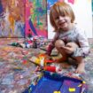 "Mini-Picasso": Laurent, seulement 3 ans et déjà peintre à succès sur la toile