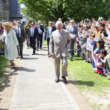 Monarchie-Fans empfangen Charles III. in Australien