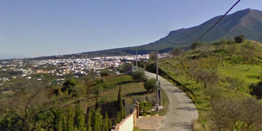 Muere un hombre de 73 años tras quedar atrapado bajo su propio coche en Alhaurín el Grande