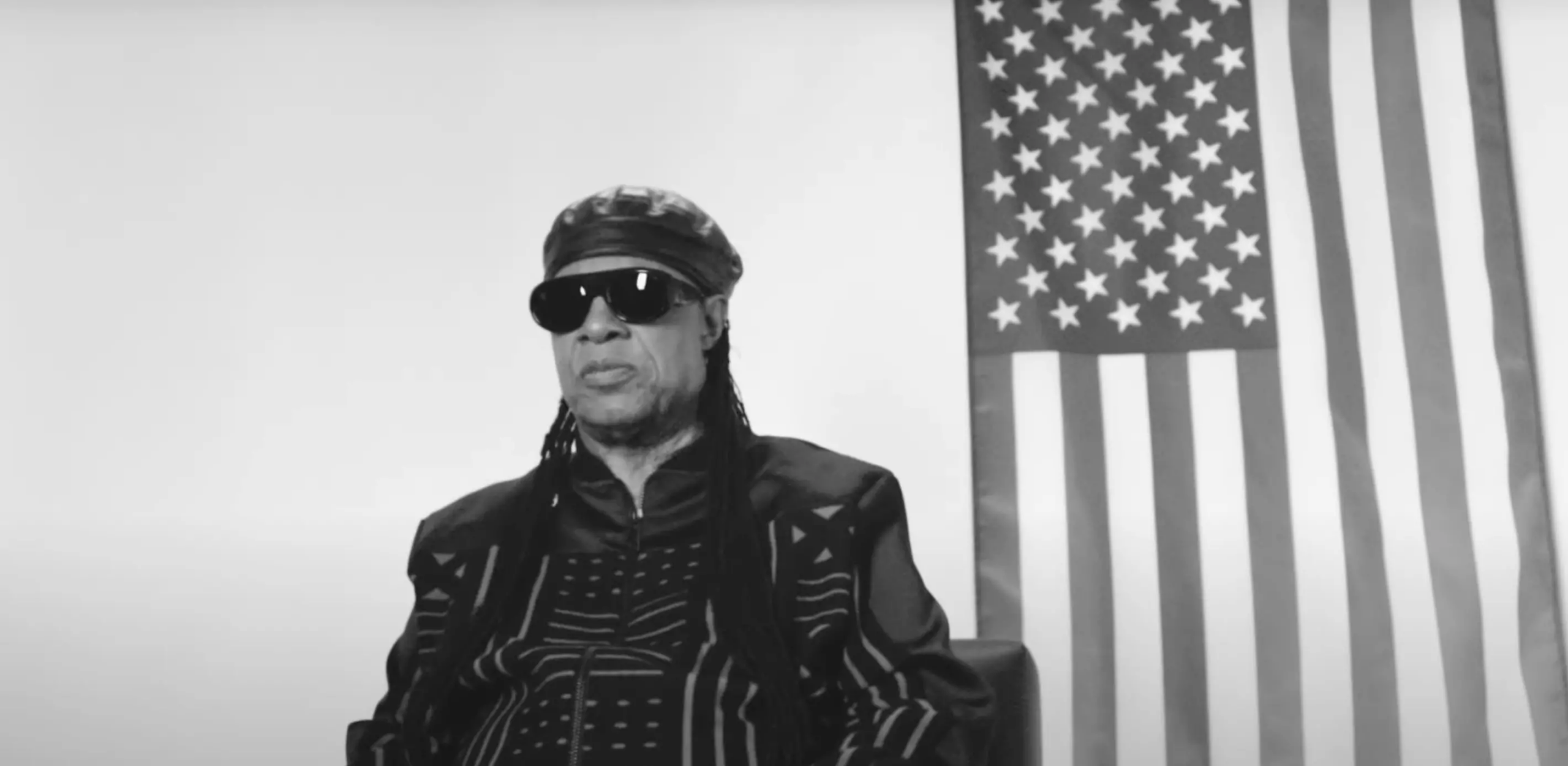 Neil Young et Stevie Wonder officialisent leur soutien à Kamala Harris