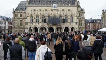 «Nous réaffirmons notre unité et notre force contre toute barbarie», déclare le maire d’Arras lors de l’hommage à Dominique Bernard