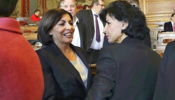 Nueva batalla entre Anne Hidalgo y Rachida Dati por la protección de la Torre Eiffel:  "Temo que esto sea un asunto personal conmigo"