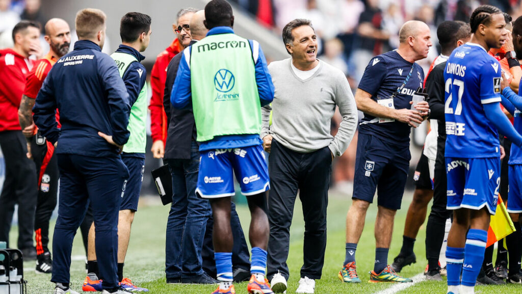 OL-Auxerre : adjoint expulsé, réserve technique, 15 minutes de temps additionnel… Situation confuse à Lyon