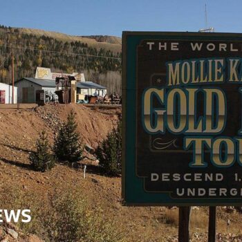 One dead and 12 tourists trapped in  Colorado gold mine