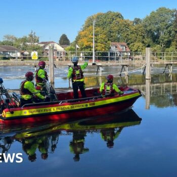 One missing, five rescued after Thames boat capsizes