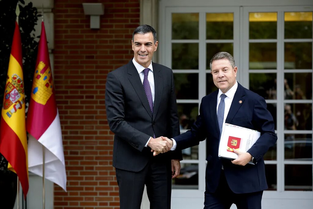 Page hace fuerza para evitar que el Gobierno convierta el aeropuerto de Ciudad Real en un "auténtico gueto social"