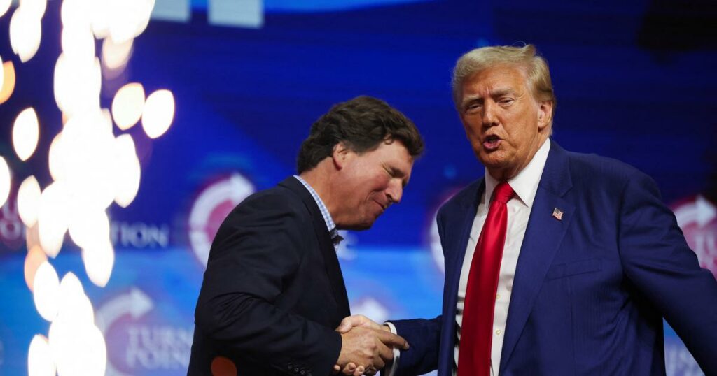 «Papa est de retour»: Tucker Carlson, ex-présentateur vedette de Fox News, roule pour Trump