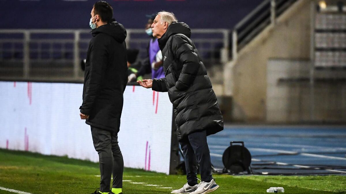 Paris FC : « il faut passer des U15 à l’âge adulte », prévient René Girard