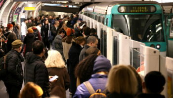 Paris : l’homme portant un maillot floqué « anti-juif » dans le métro sera jugé le 12 décembre