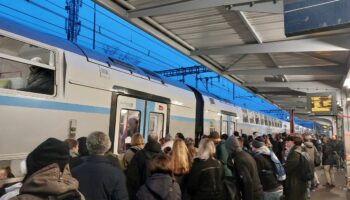 Paris : une personne heurtée par un train, le trafic partiellement interrompu sur le RER C