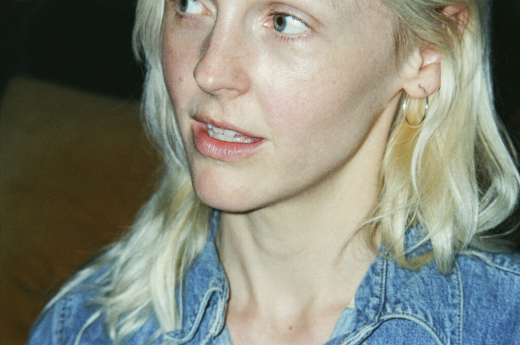 “Patterns in Repeat” : Laura Marling explore son arbre généalogique avec un bel album sur la maternité