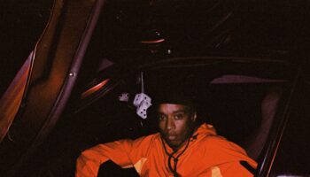 “Peace 2 da World” : le rappeur irlandais Rejjie Snow poursuit sa route insouciante et indolente