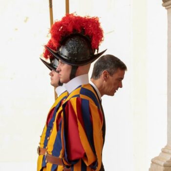 Pedro Sánchez llega al Vaticano para reunirse con el Papa Francisco