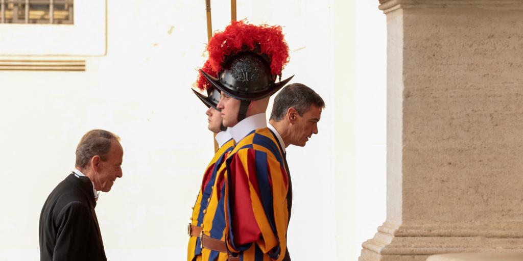 Pedro Sánchez llega al Vaticano para reunirse con el Papa Francisco