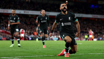 Premier League: Liverpool accroche Arsenal mais perd la première place